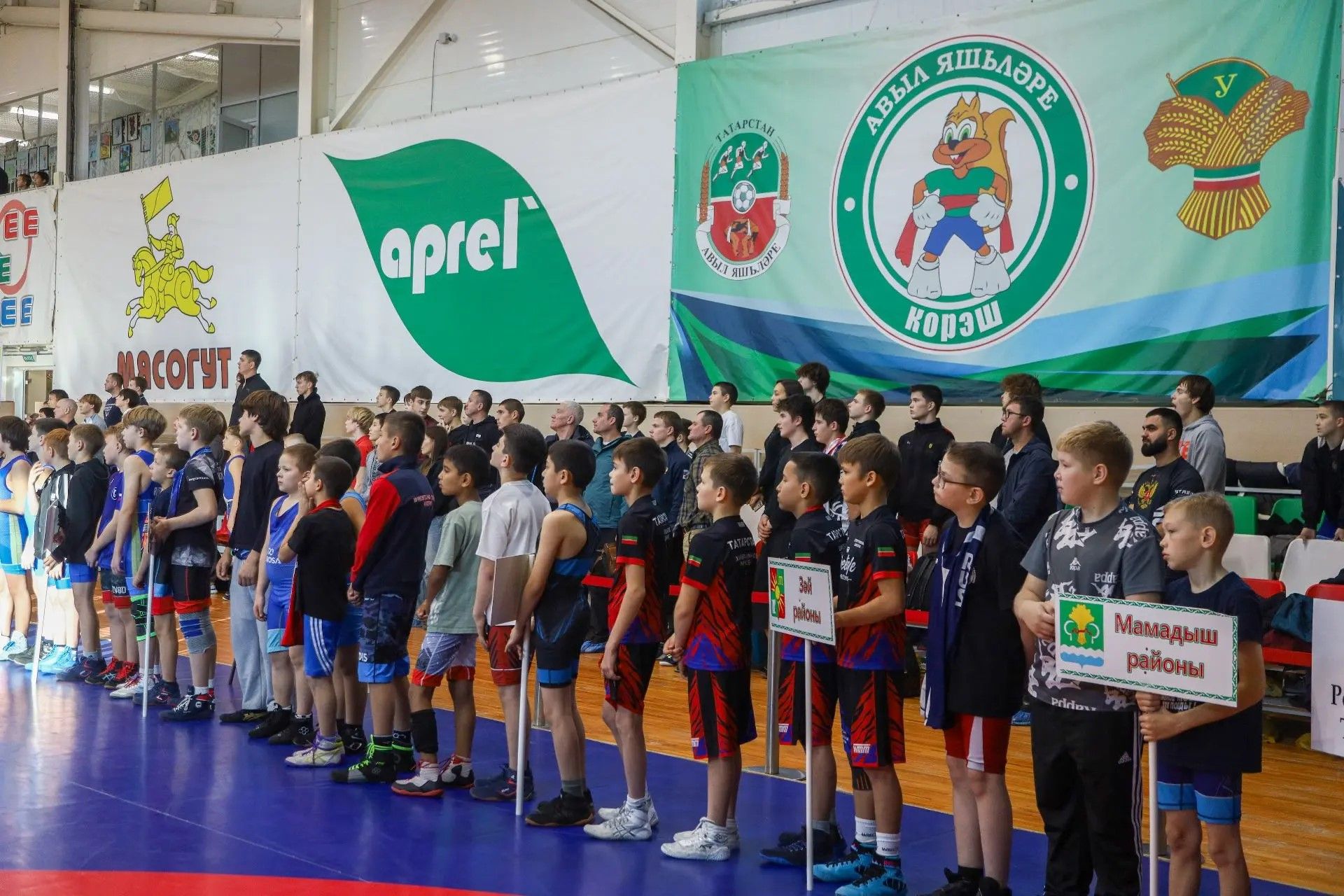 В Нижней Ошме стартовал VII межрегиональный турнир по вольной борьбе