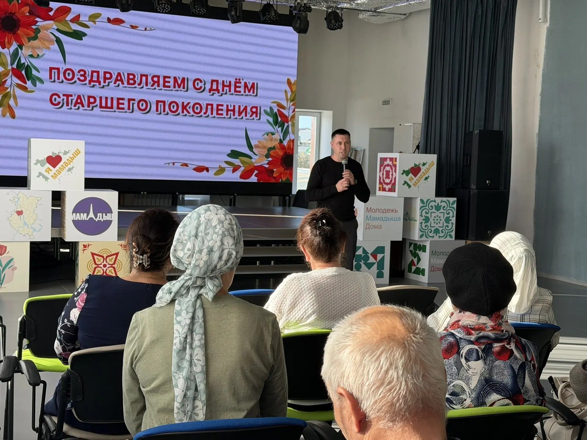 Ветеранов молодежной политики и спорта чествовали в Молодежном центре