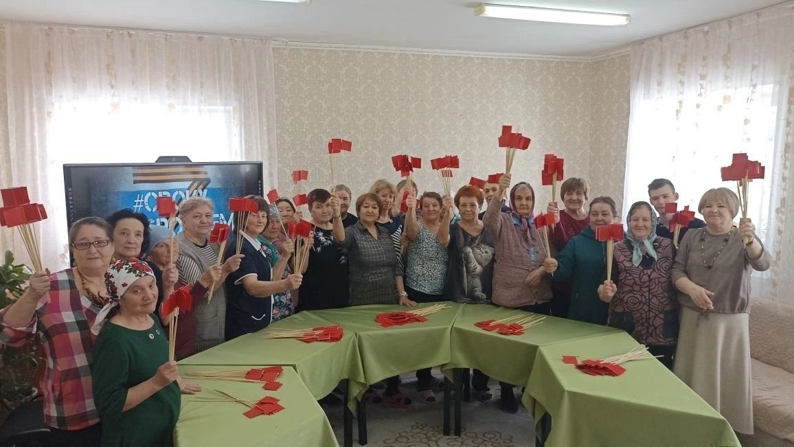 Подопечные центра «Забота» изготовили 500 противоминных указателей