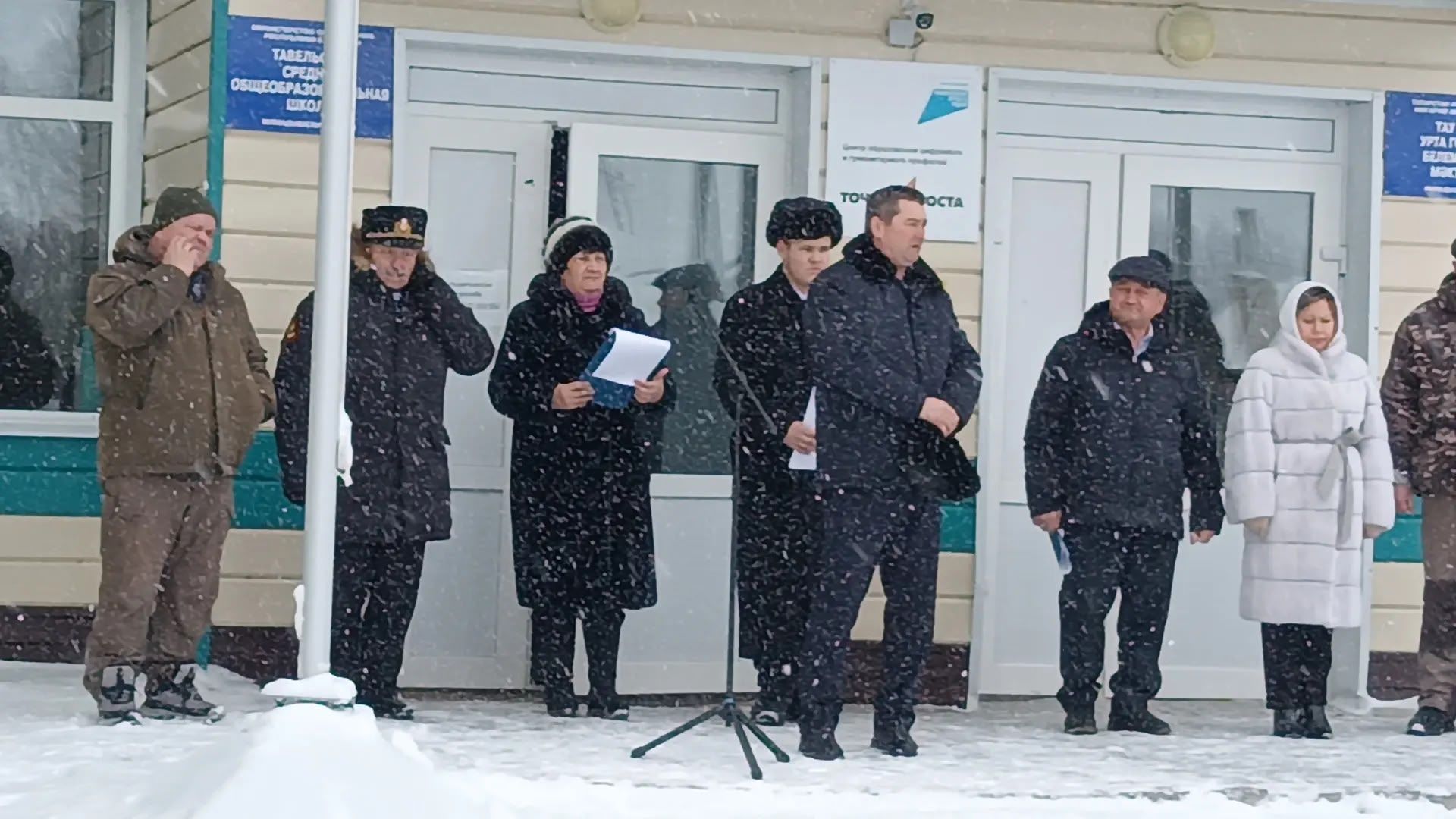 В Тавелях открыли мемориальную доску в память о погибшем участнике СВО