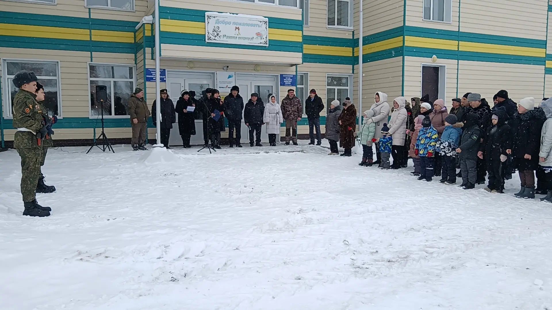 В Тавелях открыли мемориальную доску в память о погибшем участнике СВО