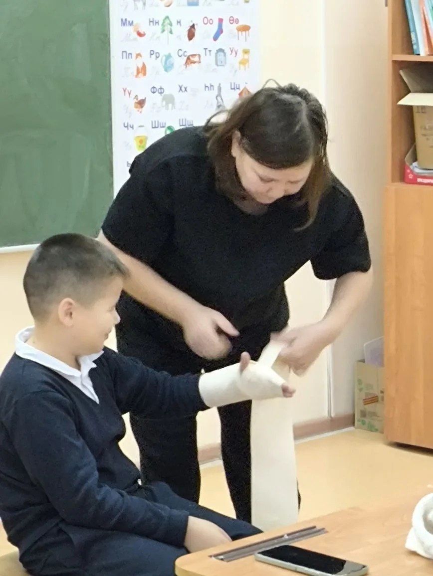 Родители провели мастер-классы для учеников начальной школы