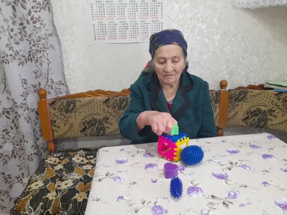 Специалисты «Заботы» помогают вернуть пожилым самостоятельность в быту