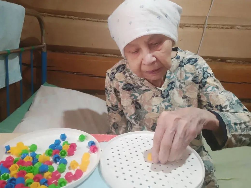 Специалисты «Заботы» помогают вернуть пожилым самостоятельность в быту