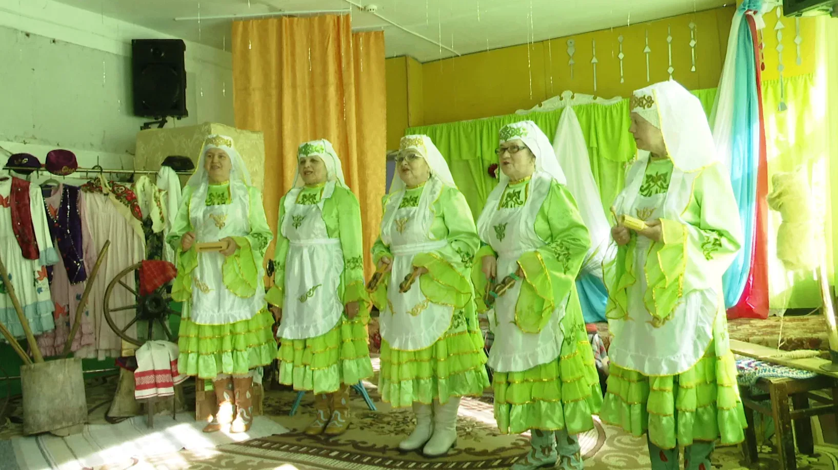«Чишмэлэр» продолжают выступать даже без своей сцены
