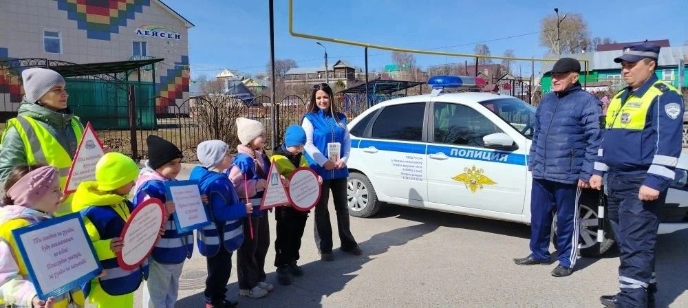 В Мамадыше юные инспекторы напомнили водителям о дорожных знаках