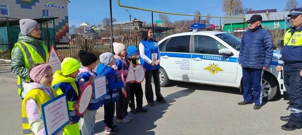 В Мамадыше юные инспекторы напомнили водителям о дорожных знаках
