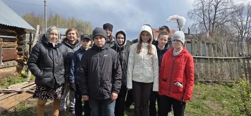 Учащиеся Сокольской школы оказали помощь матери погибшего бойца