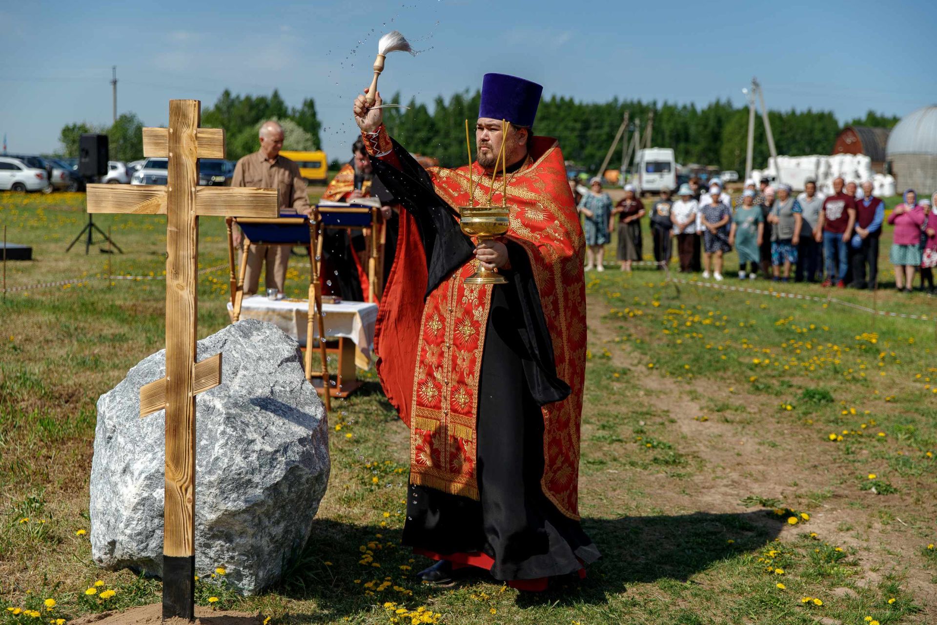 С верой и молитвой: в селе Зюри освятили место под храм