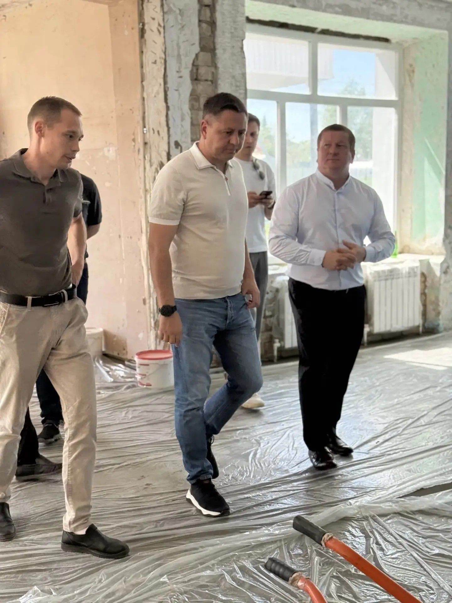 Илья Вольфсон в Мамадыше посетил Аллею Славы и строящиеся объекты