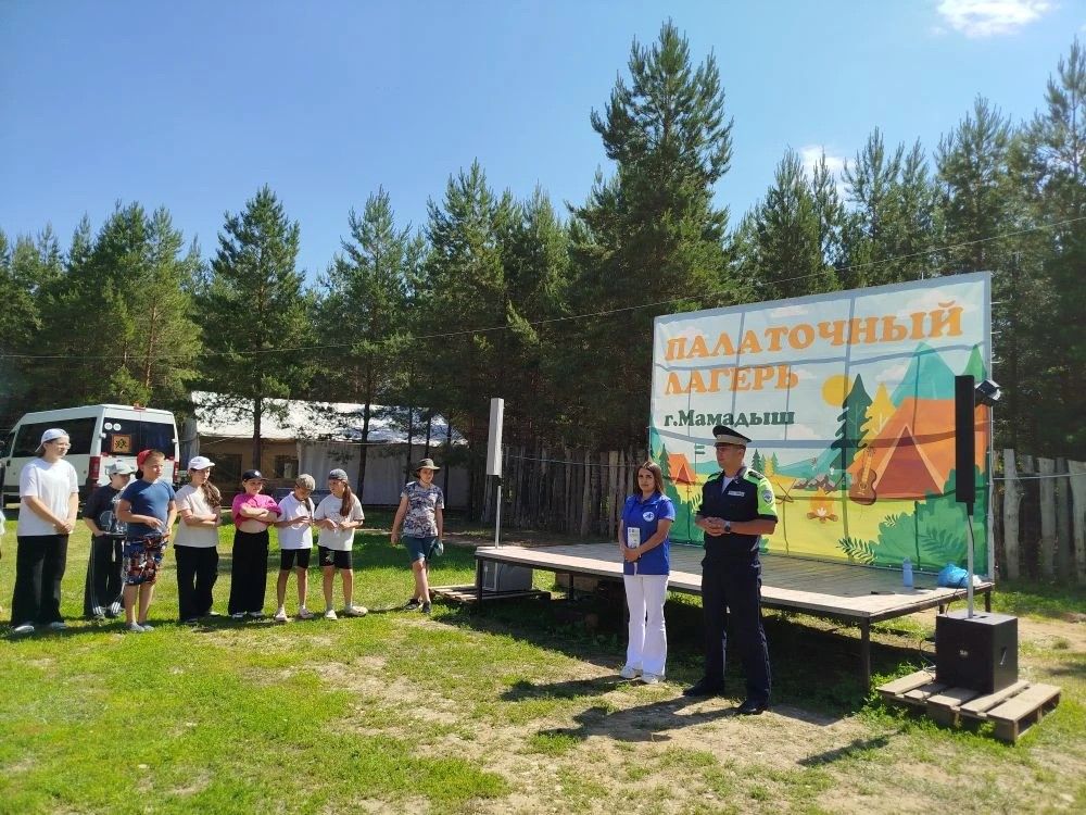 Юным мамадышцам в лагере «Интеллект» напомнили ПДД и подарили световозвращатели