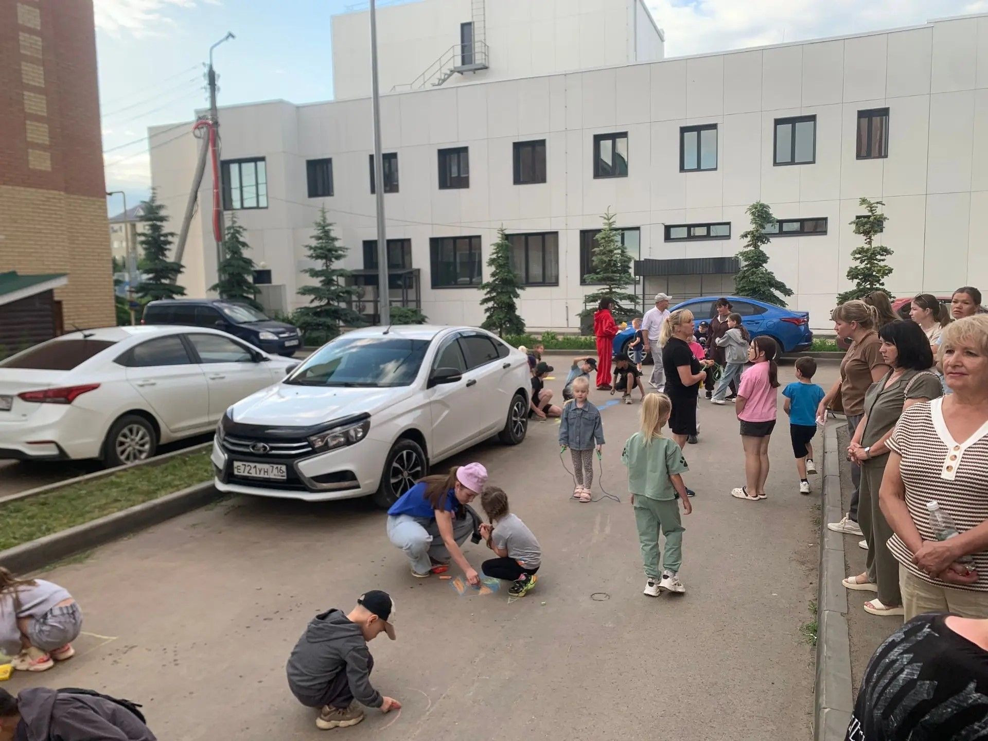 Праздник двора в Мамадыше объединил соседей под звуки лета