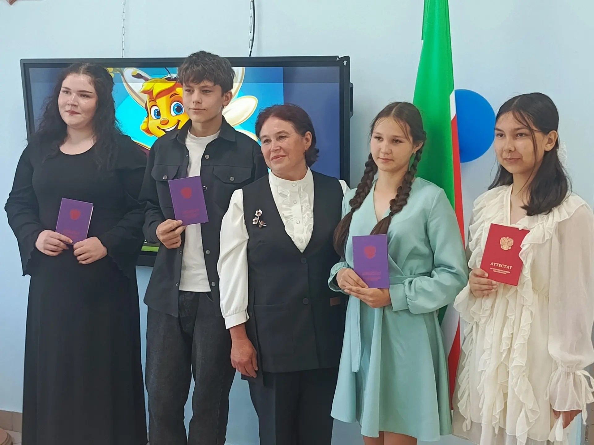 Девятиклассники Кемеш-Кульской школы получили аттестаты