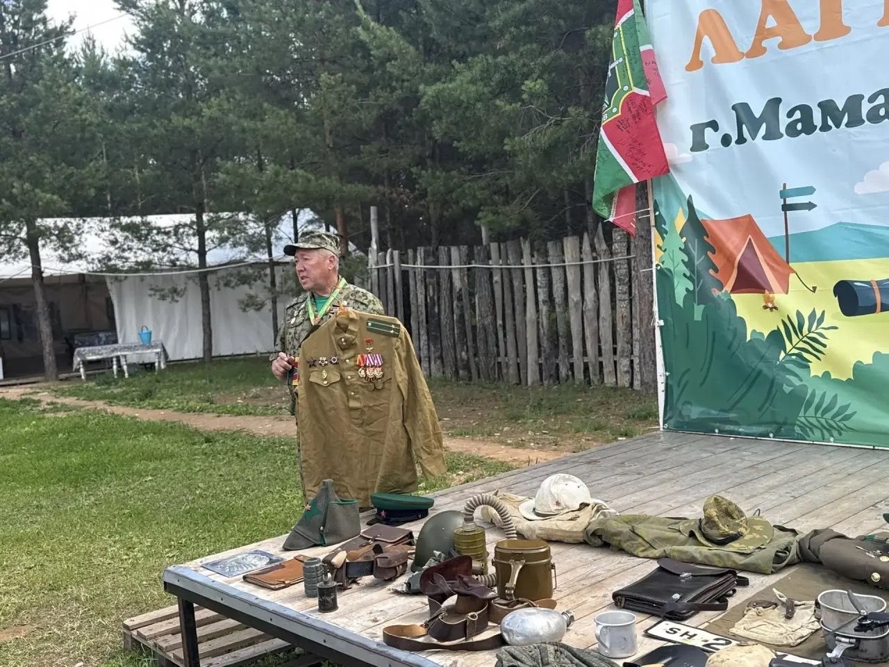 В детском лагере прошла встреча с ветераном-пограничником