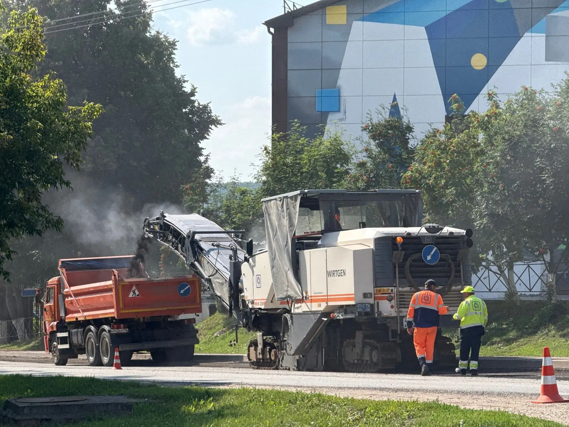 В Мамадыше запустили сезон дорожных работ на улицах Азина и Ленина