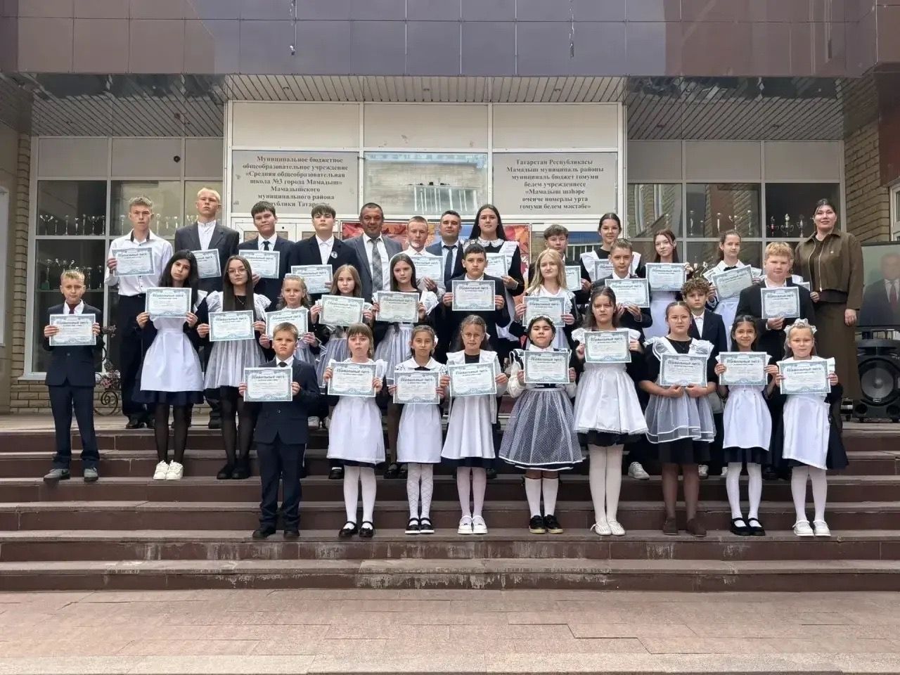 Фоторепортаж: как прошли линейки 1 сентября в Мамадышском районе