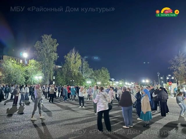 В Мамадыше состоялась дискотека 90-х (фоторепортаж)