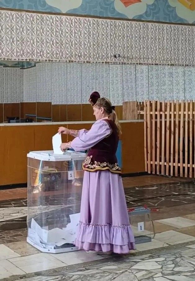 Ансамбль «Сон бизәкләре» из Мамадыша проголосовал в национальных костюмах