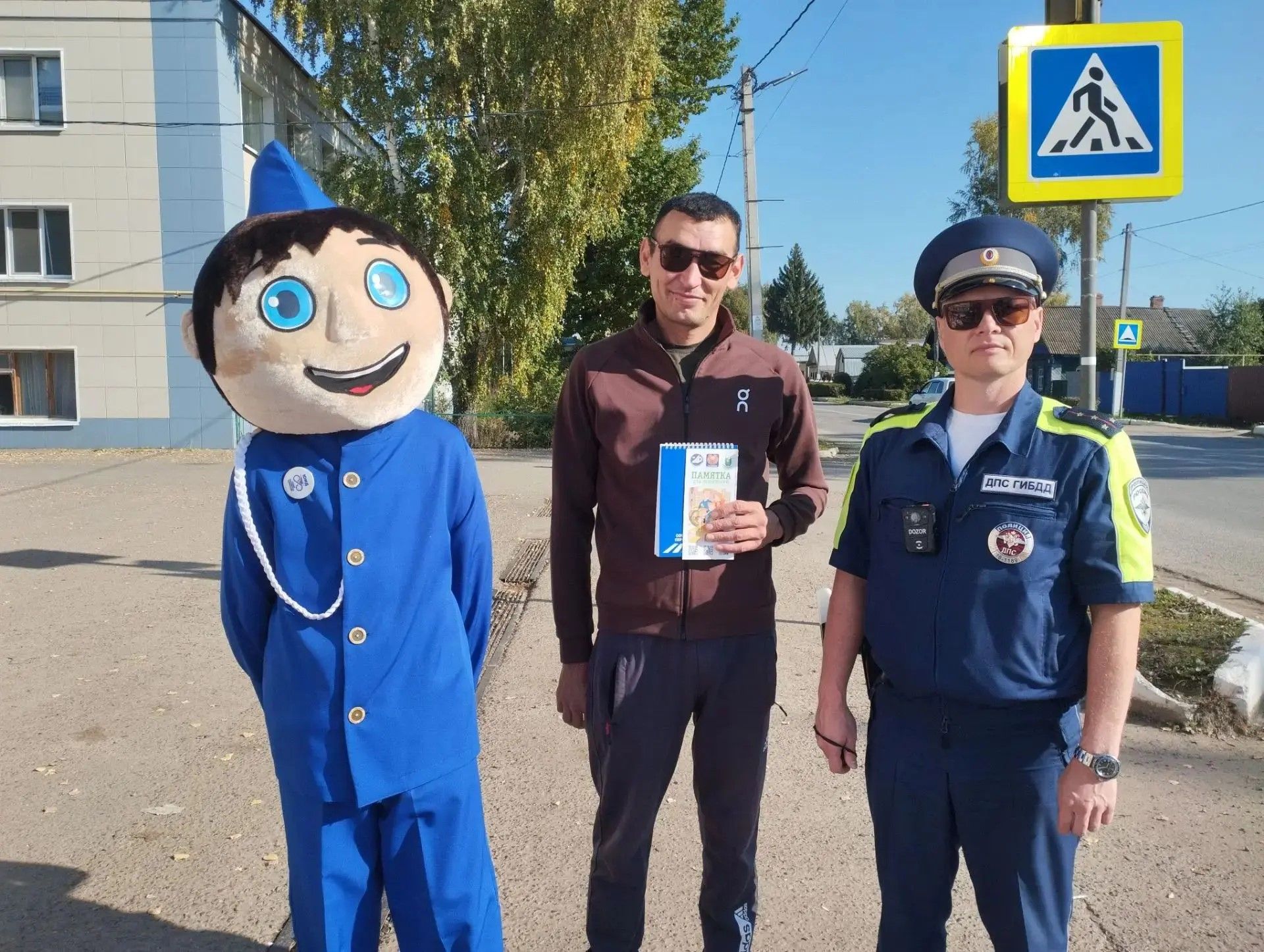 ЮИДовцы и инспекторы ДПС научили дошкольников «Нухрата» безопасному поведению