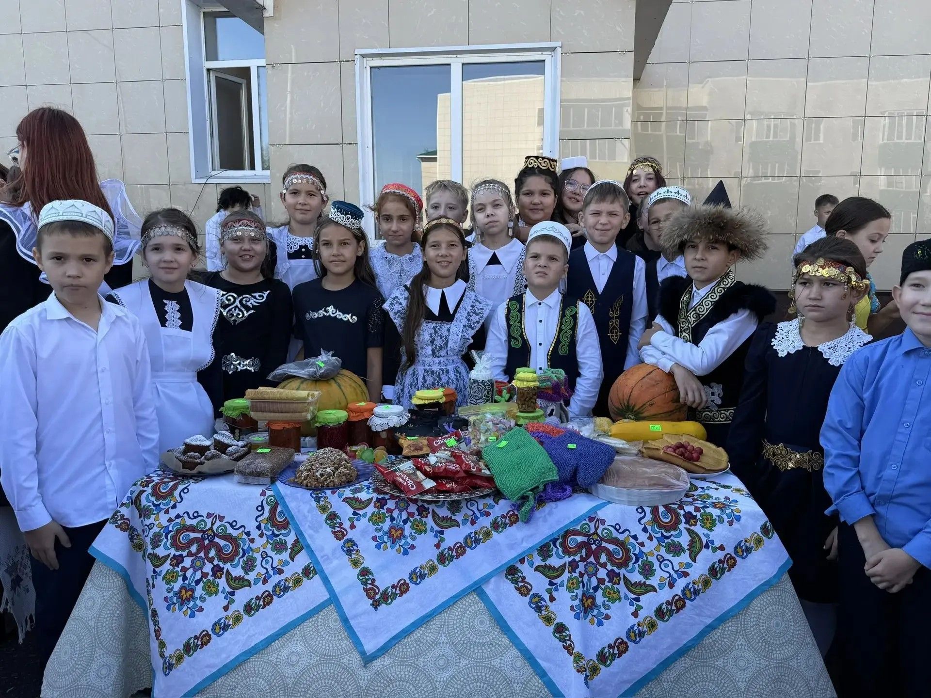 Ярмарка Добра в поддержку бойцов СВО объединила учеников, родителей, педагогов