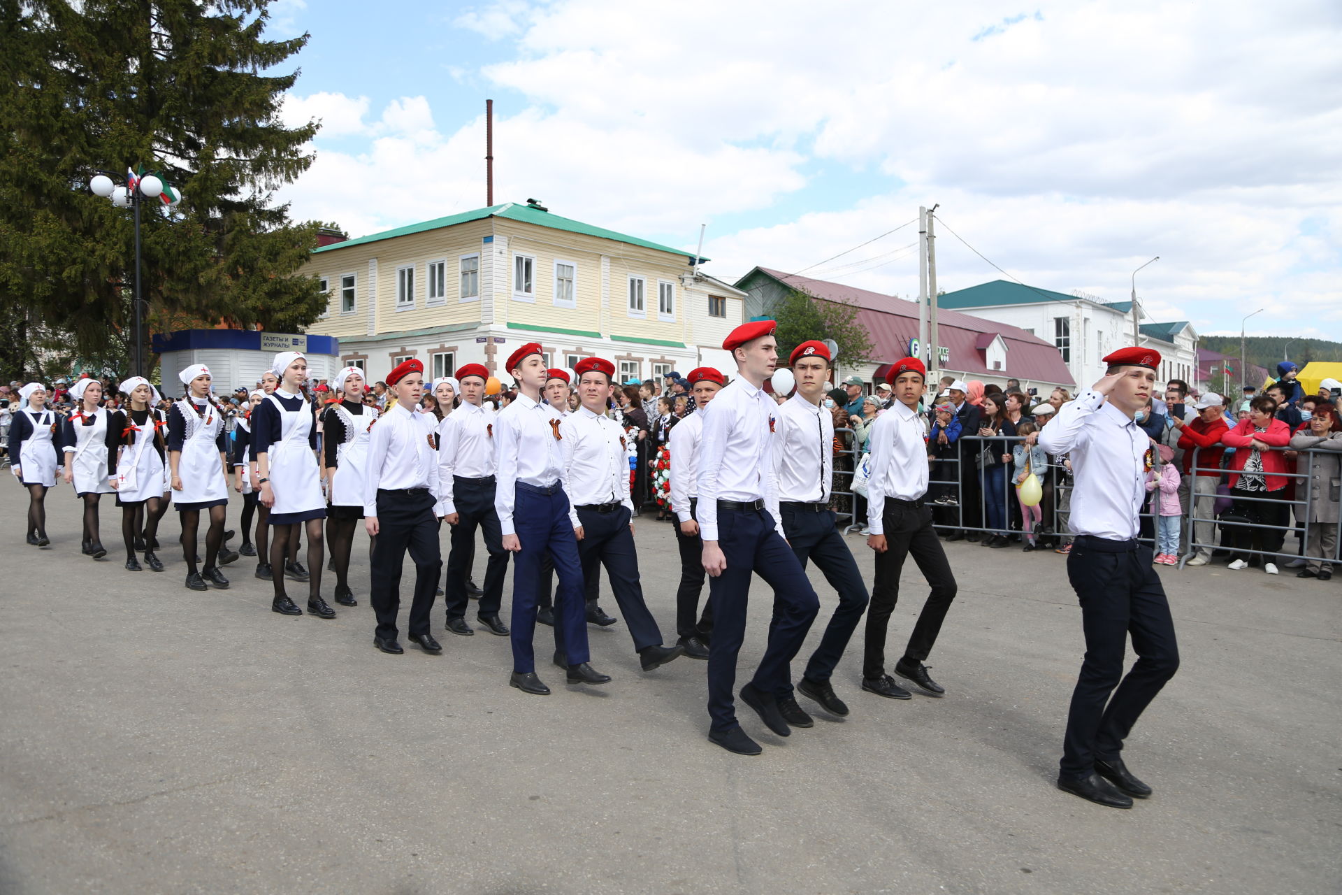 В Мамадыше отпраздновали День Победы: шествие колонн. Часть 1