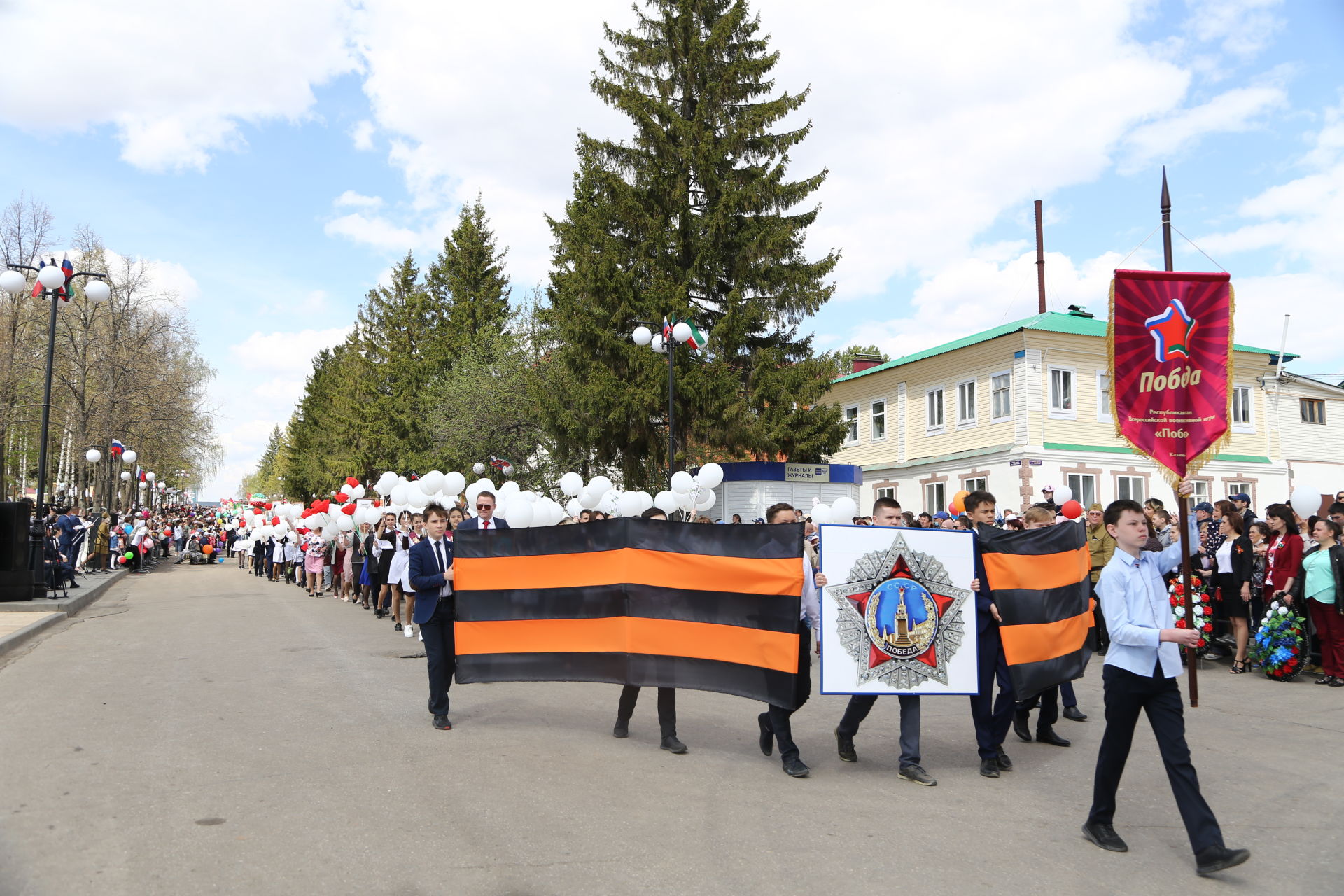 В Мамадыше отпраздновали День Победы: шествие колонн. Часть 1