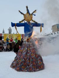Провожая зиму: зачем вообще сжигают чучело