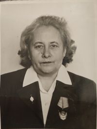 История учительницы, которую 27 учеников не забыли спустя 50 лет