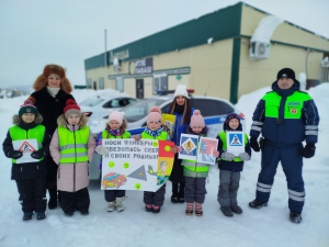 Юидовцы из «Бэлэкэч» вышли на улицы Мамадыша с призывом носить фликеры