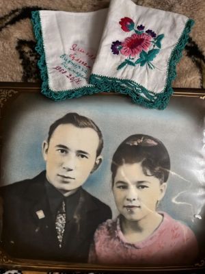 Вышитый платочек хранят в семье 58 лет