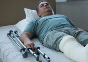 Трое мамадышцев пострадали при падении с крыш во время уборки снега