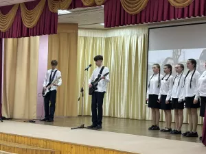 Два друга, две гитары: Салават Искандер покорили патриотический фестиваль