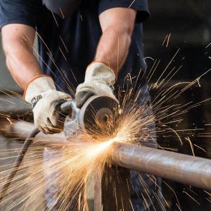 Отлетевший диск от «болгарки» стал причиной рваной раны лба у жителя Мамадыша