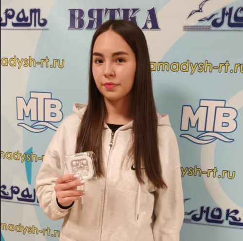 Мамадышская школьница выиграла наушники за самый эмоциональный комментарий