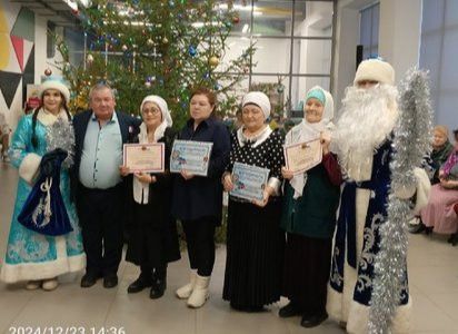 Волонтеры группы «Тынгысыз йөрәкләр» награждены во время новогоднего праздника