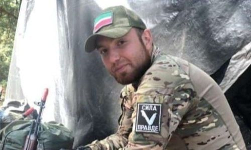 Солдат с позывным «Оператор» из зоны СВО поздравляет с 8 марта маму и бывших коллег