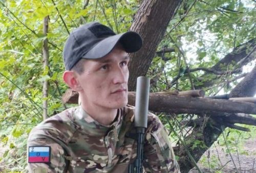 Наш земляк из зоны СВО Ринат Салахов поздравляет свою девушку с 8 Марта