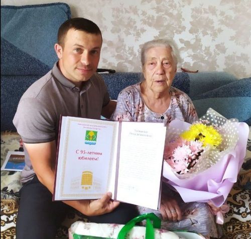 Сегодня свой 95-летний юбилей отмечает жительница Мамадыша Нина Захарова