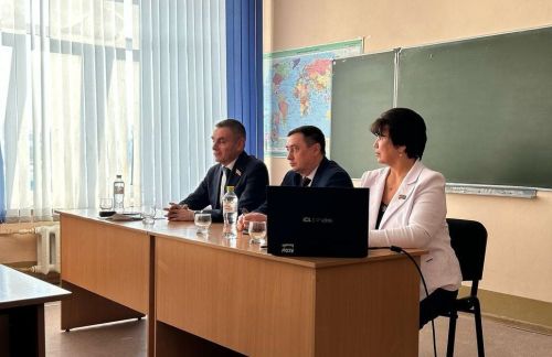 В Красногорской школе прошел парламентский урок «Святое дело Родине служить»