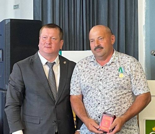 Глава Якинского поселения награжден медалью «За доблестный труд»