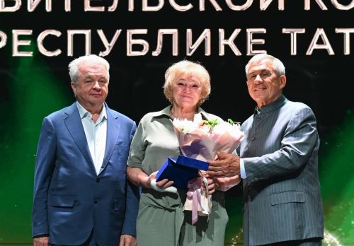 Работник общепита из Мамадыша получила медаль Центросоюза