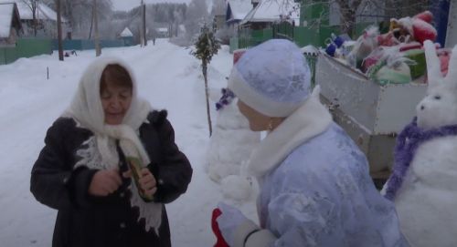 Семья из Мамадышского района вручила односельчанам праздничные подарки