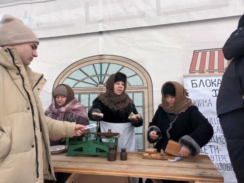 Мамадышцам раздали «блокадный хлеб» в память о блокаде Ленинграда