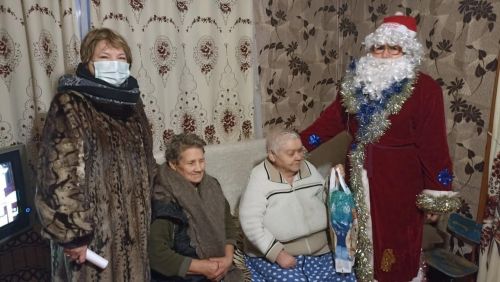 Инвалидов 1 группы города посетил Дед Мороз