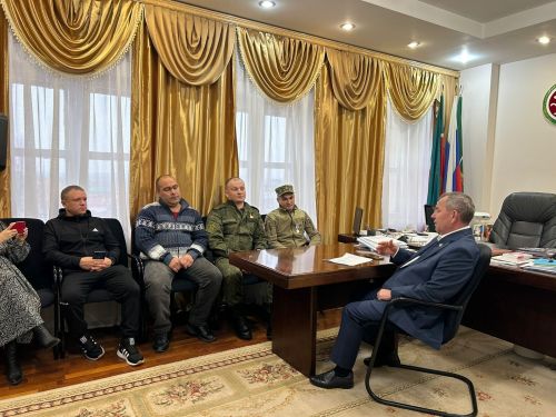 Глава района встретился с бойцами, вернувшимися в краткосрочный отпуск из зоны СВО