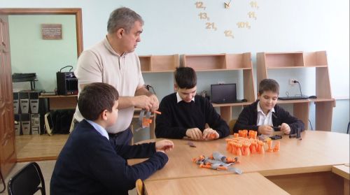 Учащиеся центра образования «Лицей № 2»  продолжают оказывать помощь землякам, участвующим в специальной военной операции