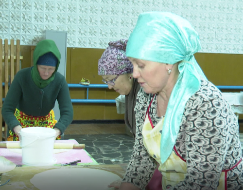 Жители села Верхняя Сунь отправили землякам, участвующим в специальной военной операции, 40 килограммов домашней лапши