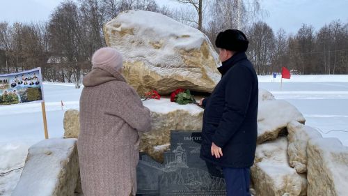 В селе Пойкино открыли памятник Герою России Юрию Курягину