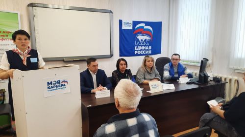 «С наступающим праздником, наши дорогие, терпеливые и боевые!»: в Мамадыше жён и матерей мобилизованных поздравили с 8 марта