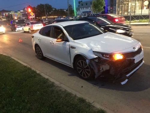 В Татарстане юный велосипедист выехал на красный свет прямо под колеса машины